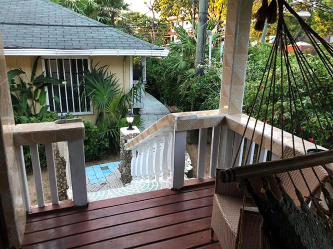 Hotel Coconut Tree West End Exterior foto